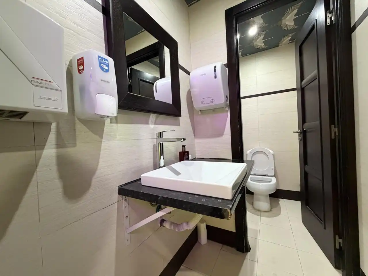 Baño de Local de alquiler en Madrid con Aire acondicionado