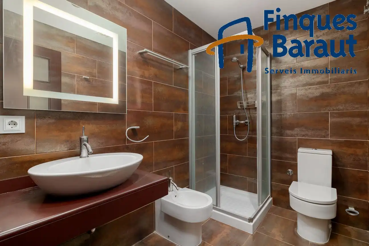 Bathroom of Houses for sale in Pau  with Air Conditioner, Heating and Private garden