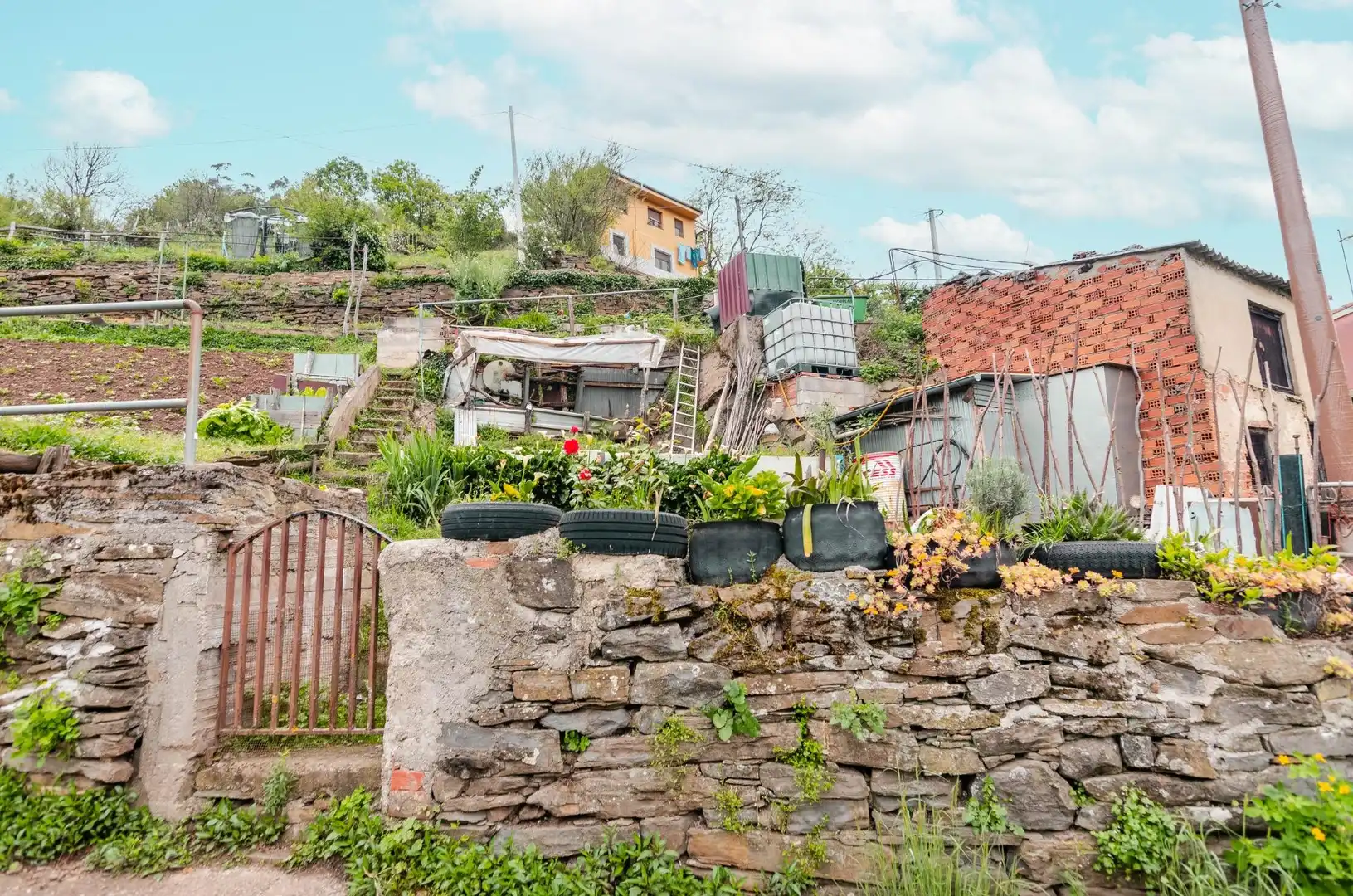 Garden of Houses for sale in Aller