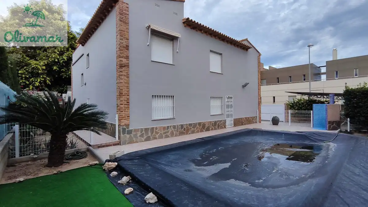 Piscina de Casa o xalet en venda en Oliva amb Moblat