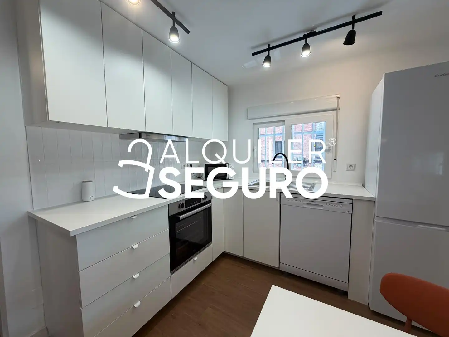 Kitchen of Flat for rent in Madrid  with Air Conditioner and Furnished
