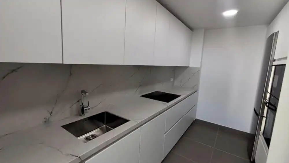 Cocina de Apartamento de alquiler en Estepona con Aire acondicionado, Calefacción y Terraza