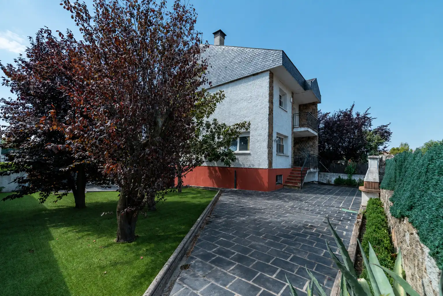Vista exterior de Casa o xalet en venda en Galapagar amb Aire condicionat, Calefacció i Jardí privat