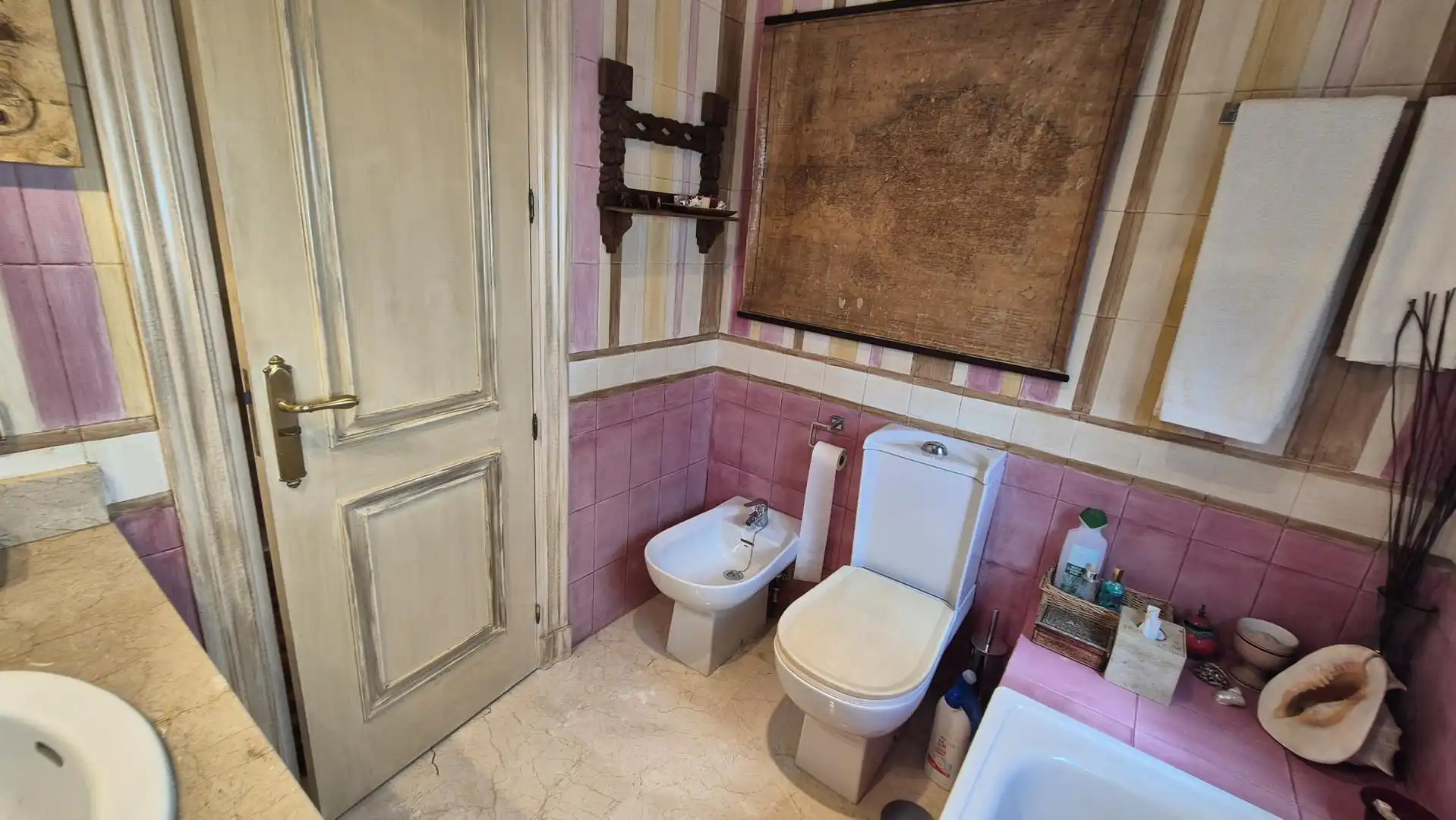 Bathroom of Houses for sale in Benahavís  with Air Conditioner, Terrace and Storage room