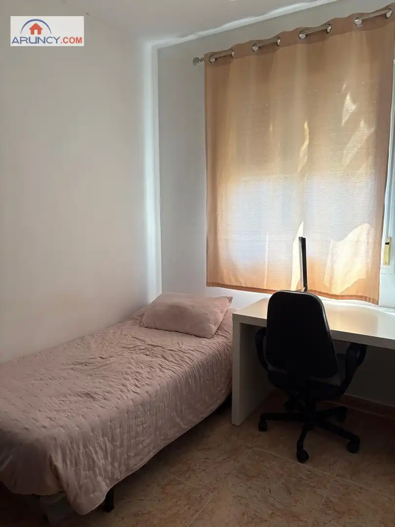 Habitación de Piso de alquiler en Sevilla con Aire acondicionado, Calefacción y Amueblado