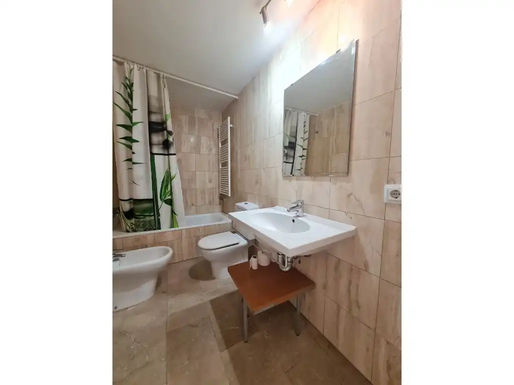 Badezimmer von Wohnung zur Miete in Girona