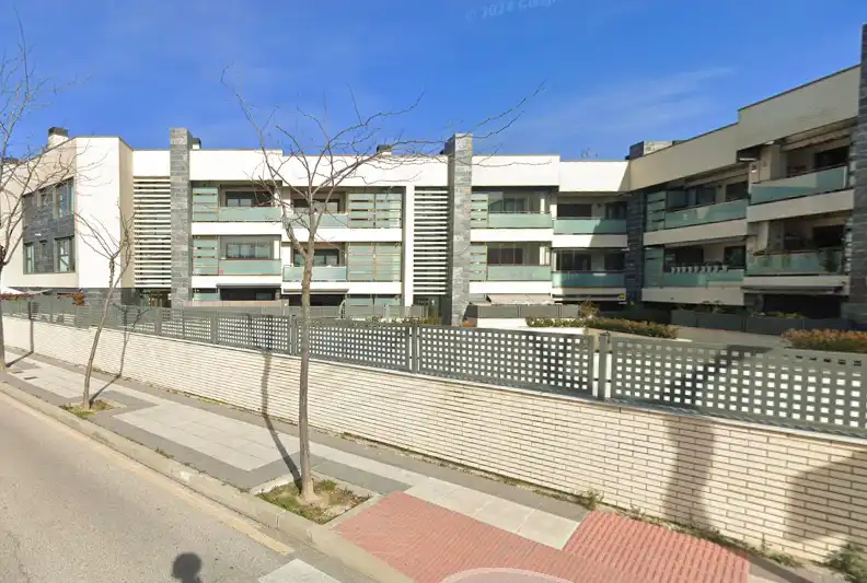Vista exterior de Pis de lloguer en Las Rozas de Madrid amb Aire condicionat, Calefacció i Jardí privat