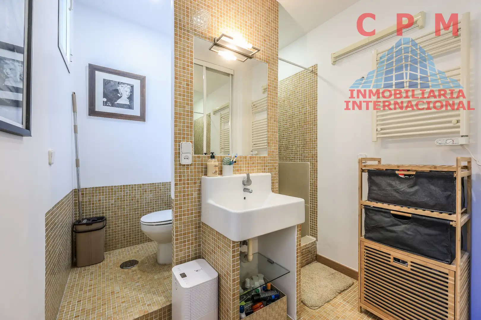 Bathroom of Flat for rent in Madrid  with Air Conditioner, Heating and Parquet flooring