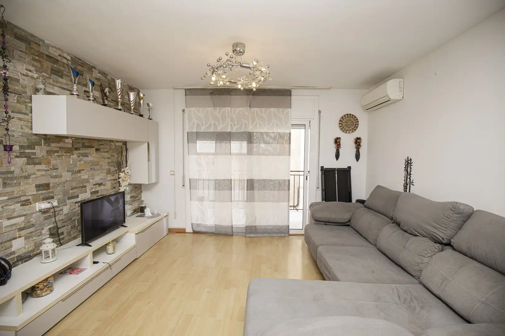 Appartamento con terrazza in vendita a Roca i Bros 5, imagen 2