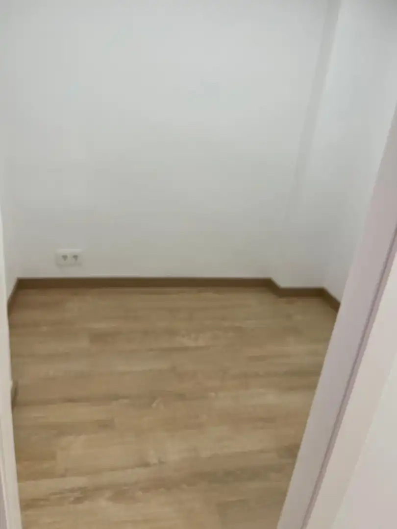 Dormitori de Local de lloguer en L'Hospitalet de Llobregat amb Aire condicionat, Calefacció i Parquet