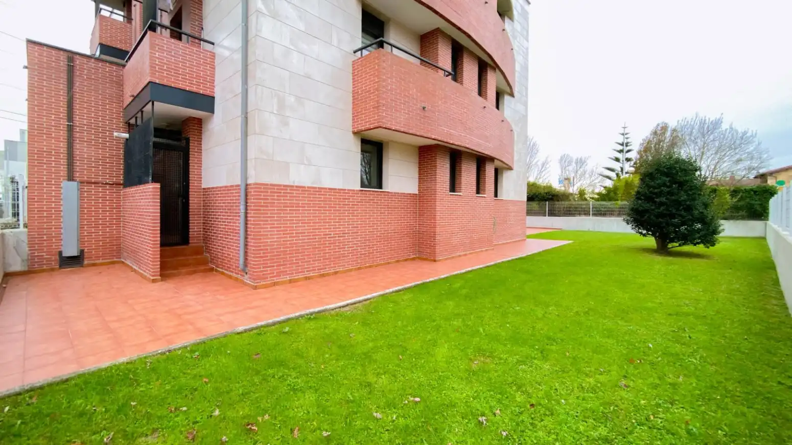 Vista exterior de Piso en venta en Santa Cruz de Bezana con Calefacción, Parquet y Terraza