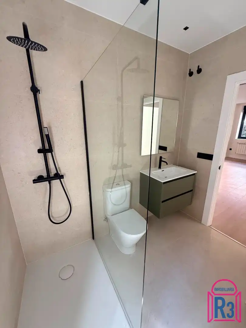 Baño de Apartamento en venta en León Capital  con Calefacción