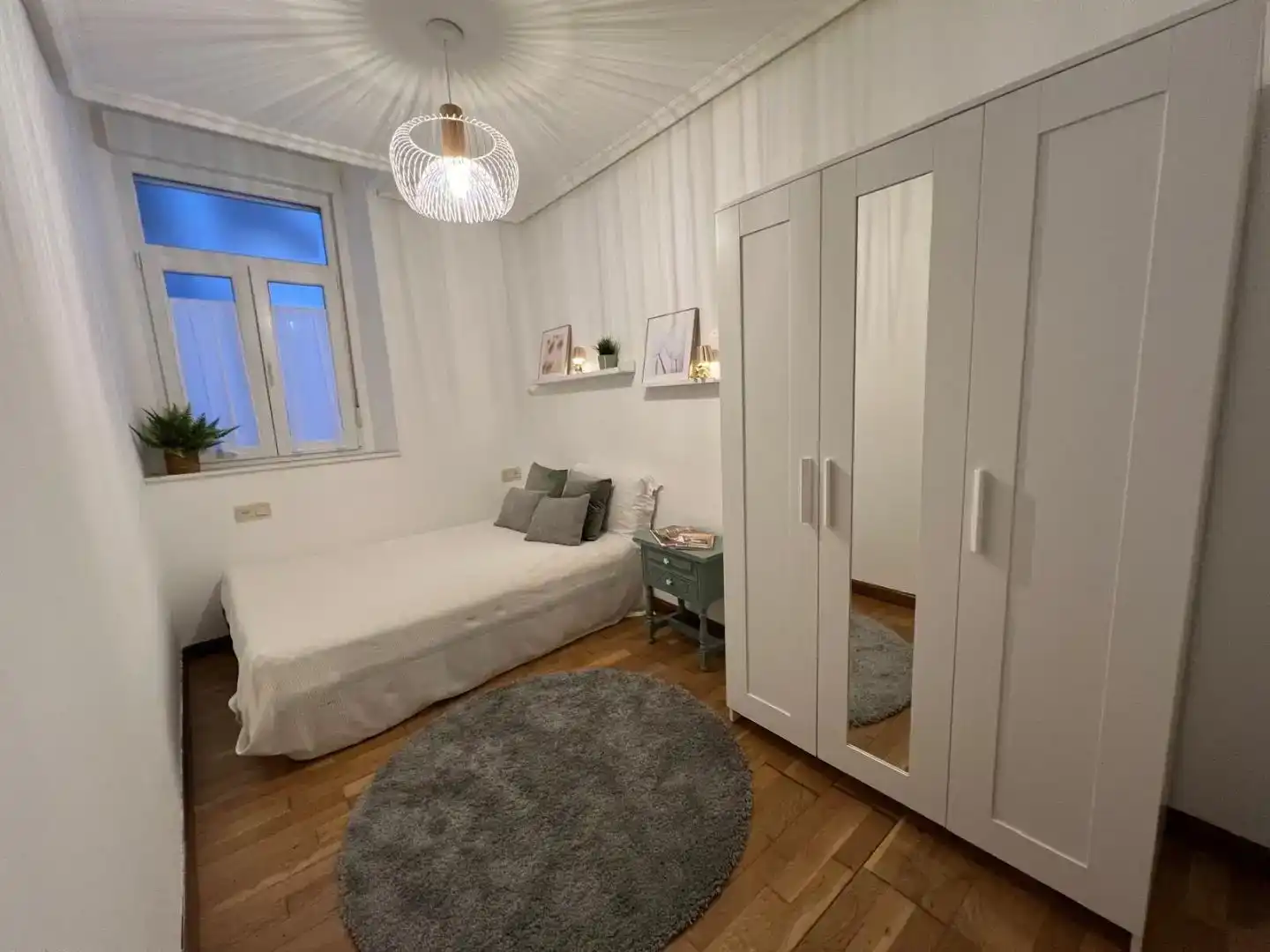 Habitación de Piso de alquiler en Gijón  con Parquet y Amueblado