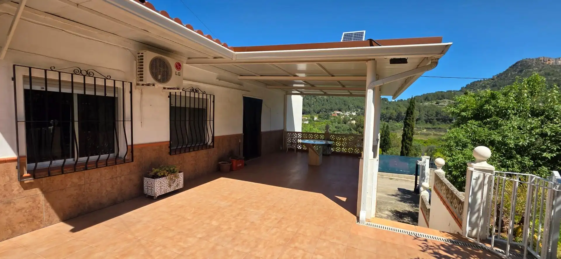 Terrassa de Casa o xalet en venda en Alzira amb Aire condicionat, Jardí privat i Traster