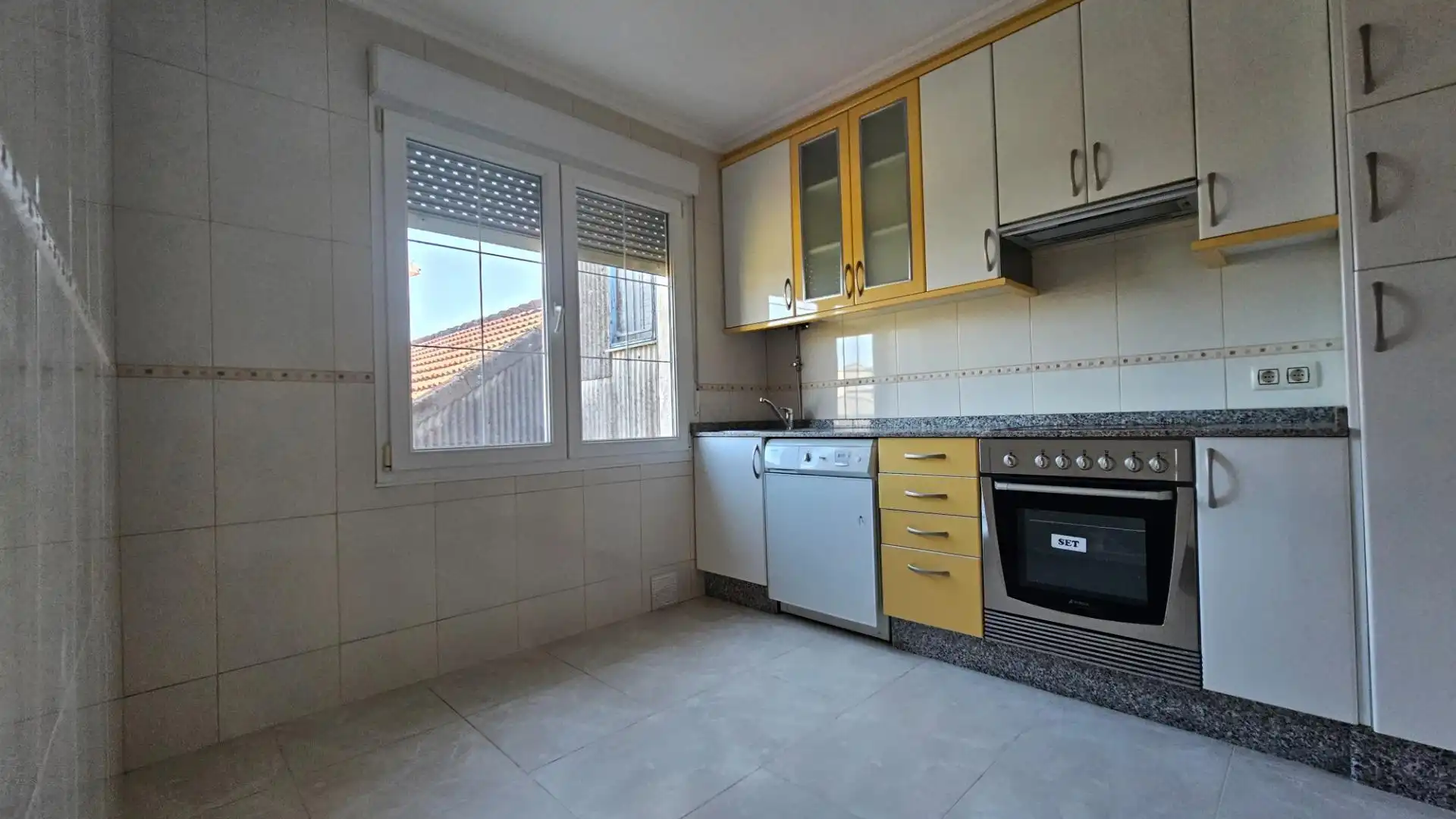 Kitchen of Flat for sale in Camariñas  with Storage room