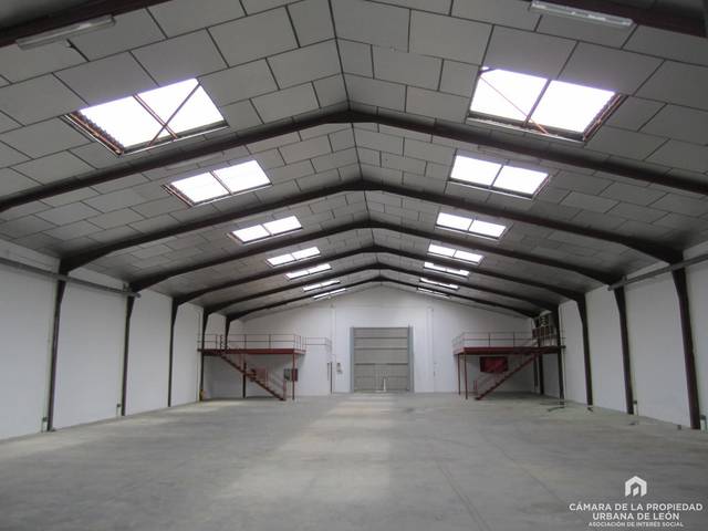 Nave industrial en Alquiler en León Villarroañe km 2,7 en Villaturiel
