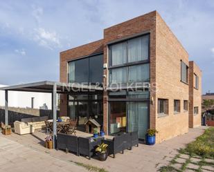 Vista exterior de Casa o xalet en venda en Olèrdola amb Aire condicionat, Terrassa i Piscina