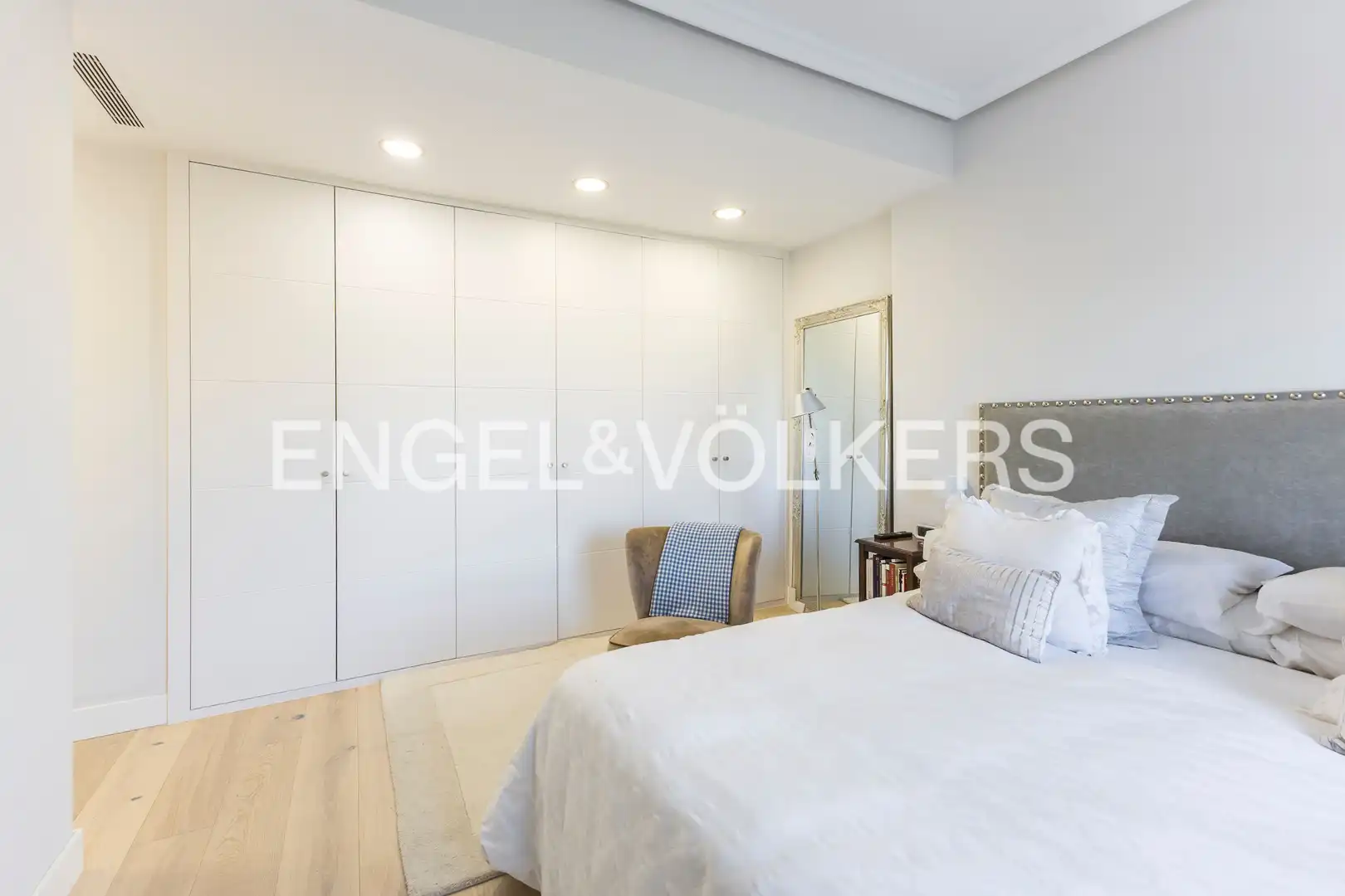 Flat for sale in Avenida de Pío XII, Castilla