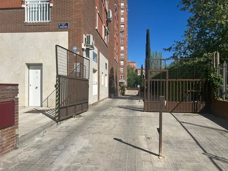 Garaje en venta en Las Águilas
