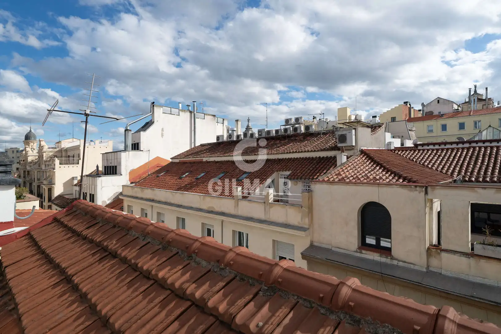 Vista exterior de Àtic en venda en Madrid amb Calefacció