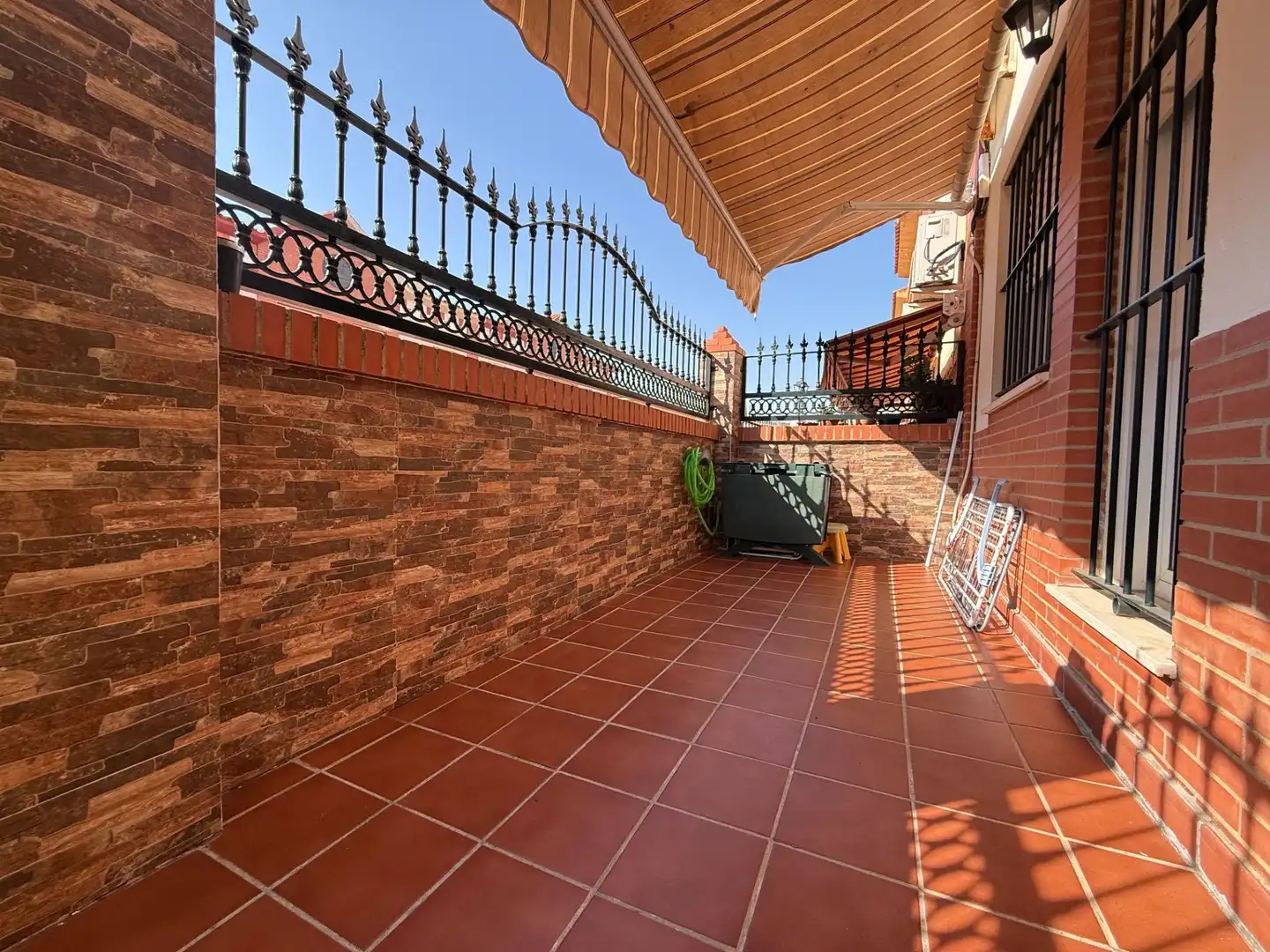 Terraza de Casa adosada en venta en Aljaraque con Aire acondicionado