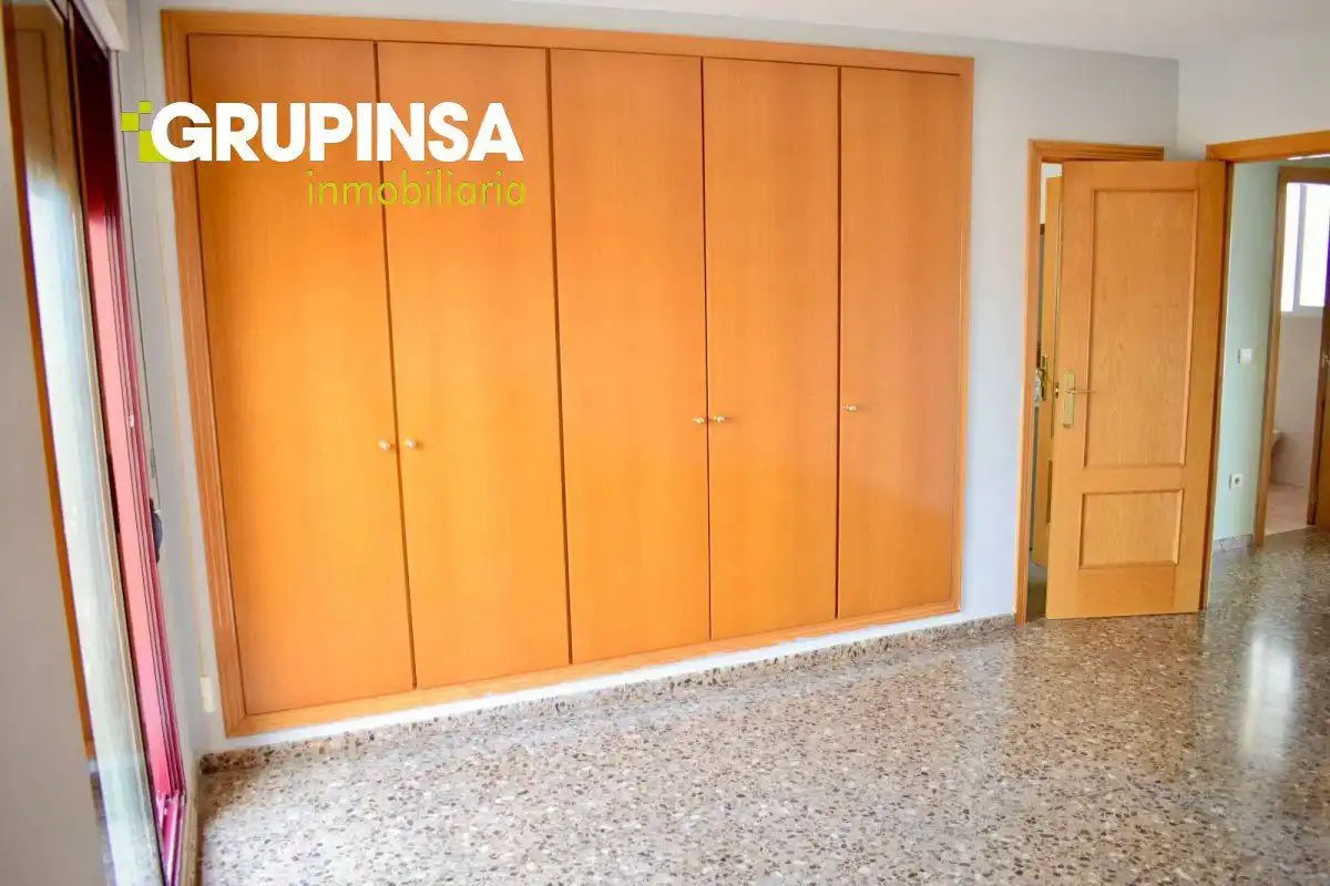 Habitación de Piso en venta en Castellón de la Plana / Castelló de la Plana con Aire acondicionado, Terraza y Trastero