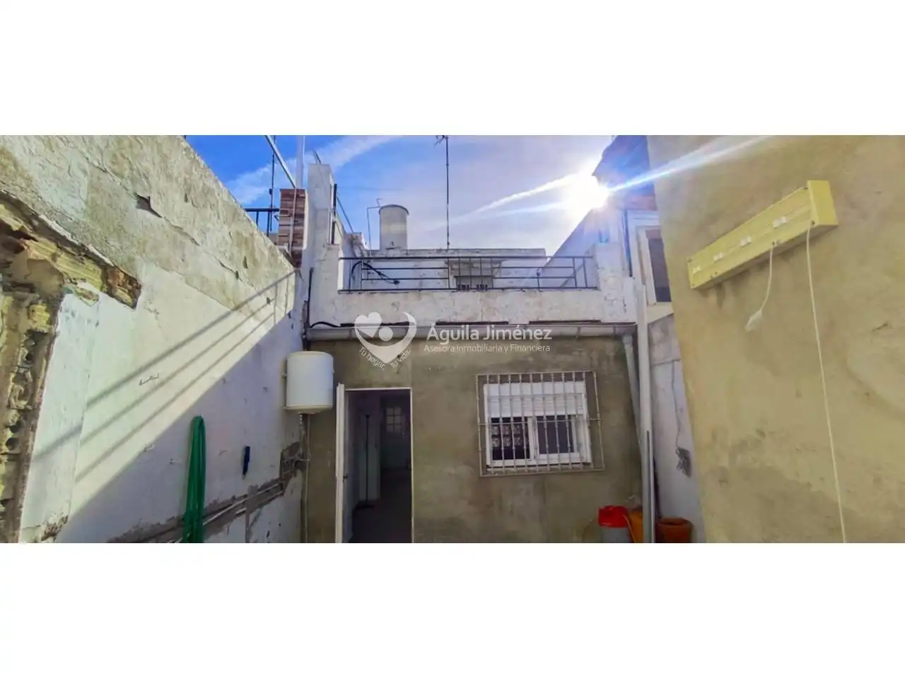 Vista exterior de Casa adosada en venta en Alcalá de Guadaira con Aire acondicionado, Calefacción y Parquet