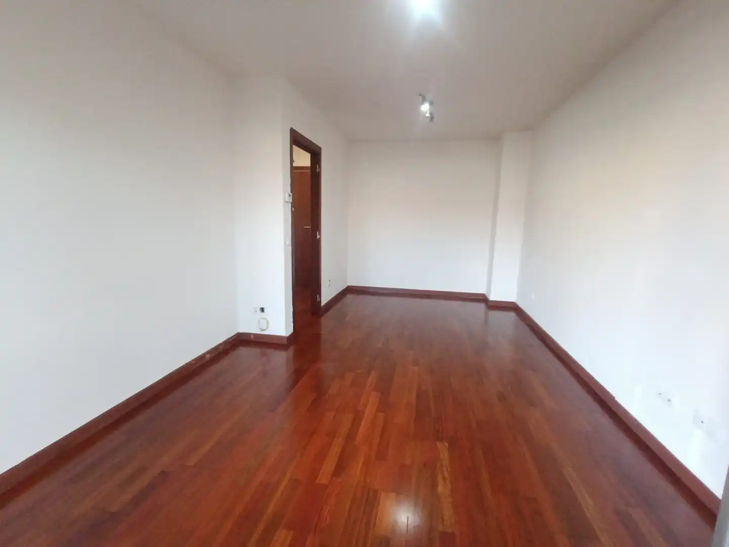 Sala d'estar de Pis en venda en Torrelavega  amb Calefacció, Jardí privat i Traster