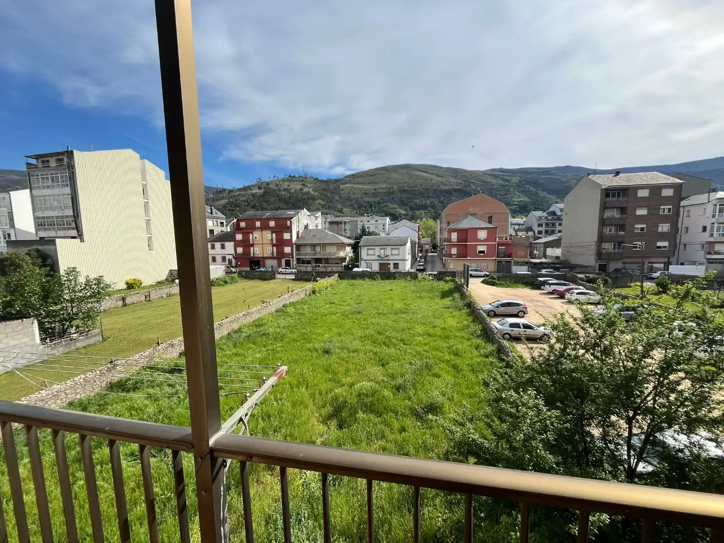 Vista exterior de Piso en venta en O Barco de Valdeorras   con Terraza, Trastero y Balcón