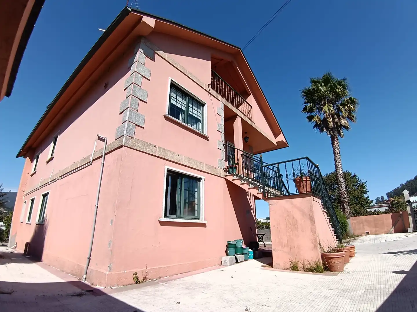 Vista exterior de Casa o xalet en venda en Pontevedra Capital  amb Calefacció, Jardí privat i Parquet