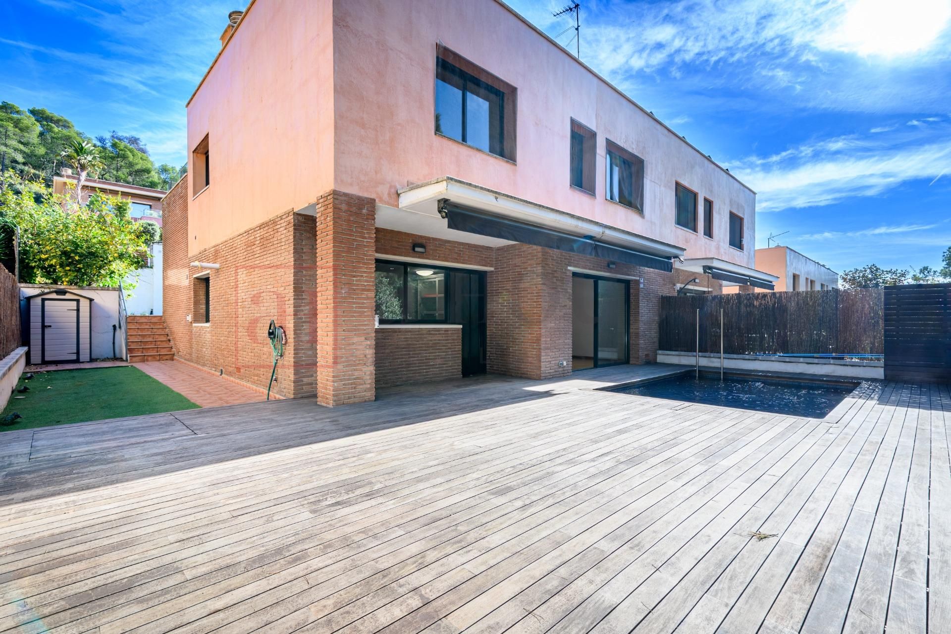 Exterior view of House or chalet for sale in Sitges  with Air Conditioner, Heating and Private garden