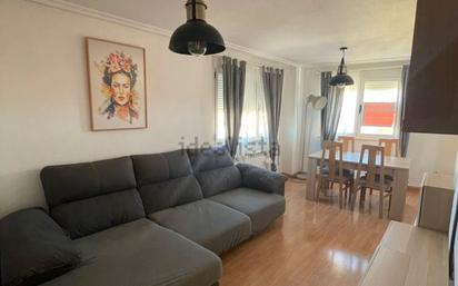 Living room of Flat for sale in Villares de la Reina  with Heating, Parquet flooring and Oven