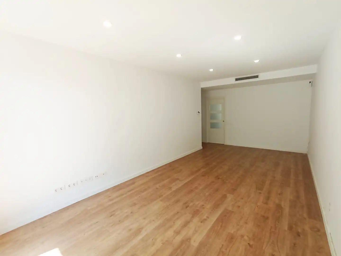 Flat for rent in Terrassa  with Air Conditioner and Heating
