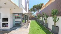 Terrassa de Casa o xalet en venda en Castelldefels amb Aire condicionat, Calefacció i Jardí privat