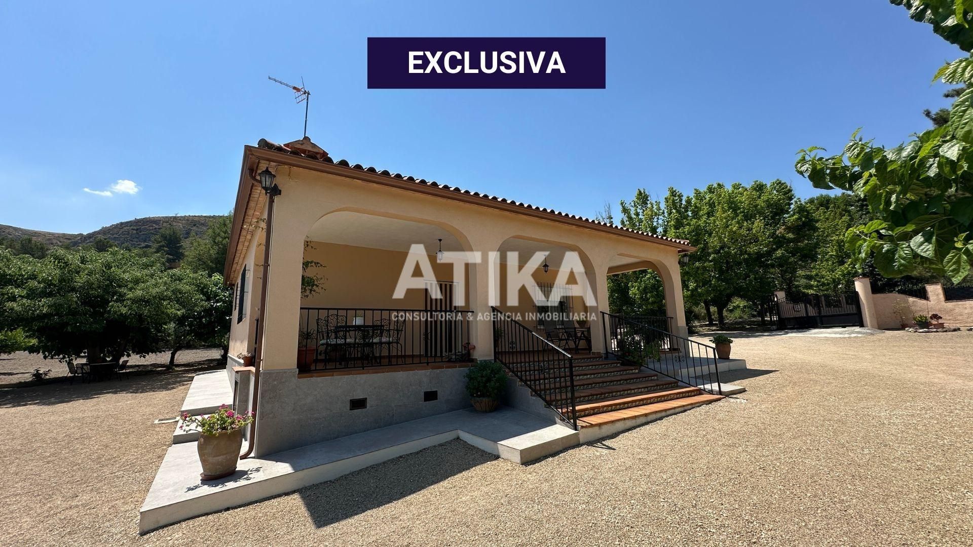 Vista exterior de Casa o xalet en venda en Ontinyent amb Aire condicionat, Jardí privat i Piscina