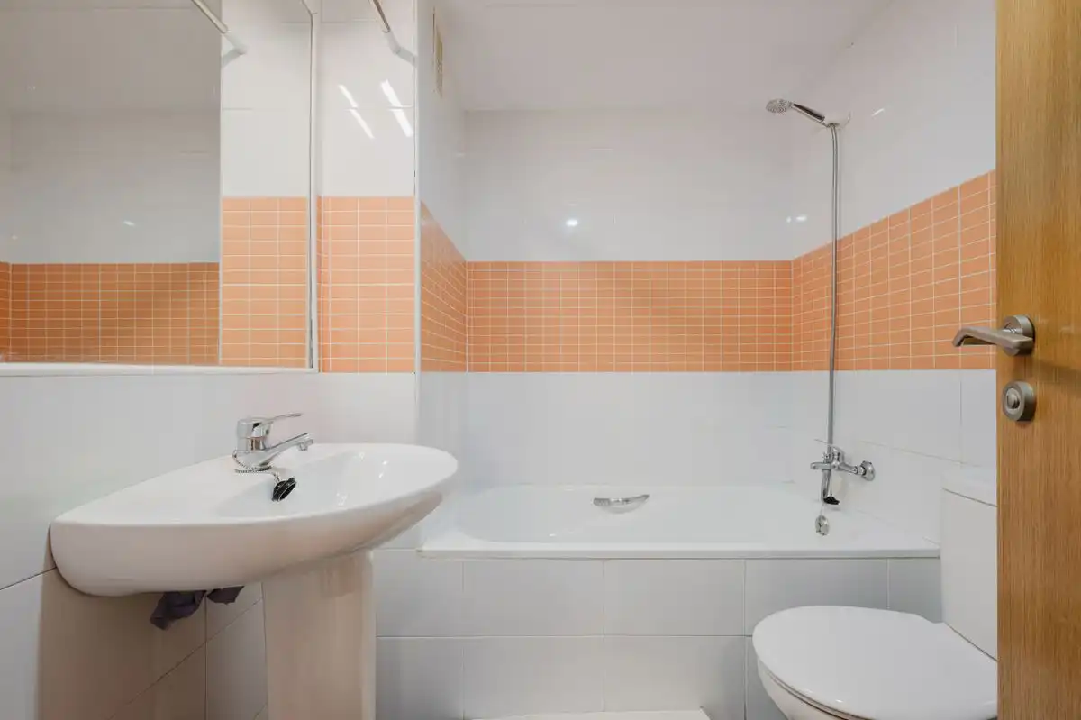 Baño de Piso en venta en Camas con Aire acondicionado, Calefacción y Piscina