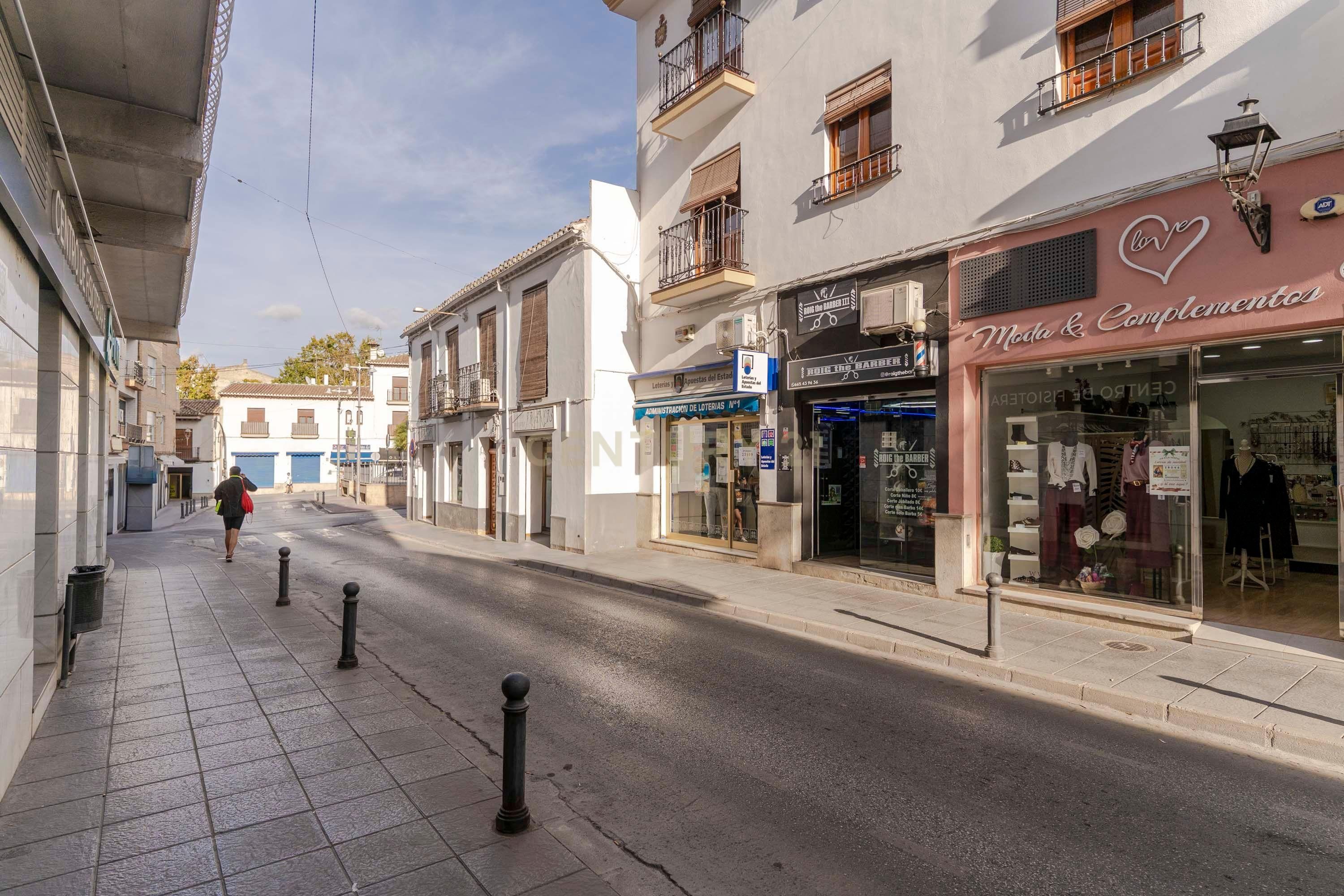 Vista exterior de Pis en venda en La Zubia amb Aire condicionat