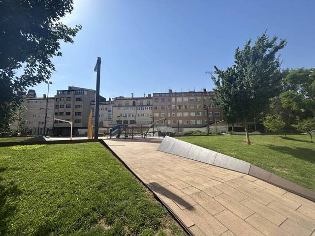 Local comercial en Venta en Calle Venerables en Los Vadillos - R. Sanitaria - Pozanos