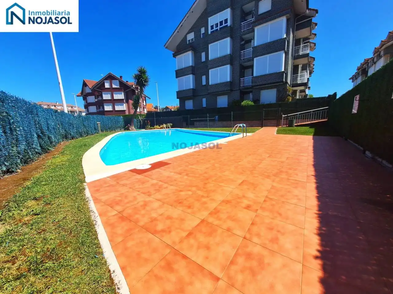 Piscina de Apartamento de alquiler en Noja con Calefacción, Terraza y Amueblado