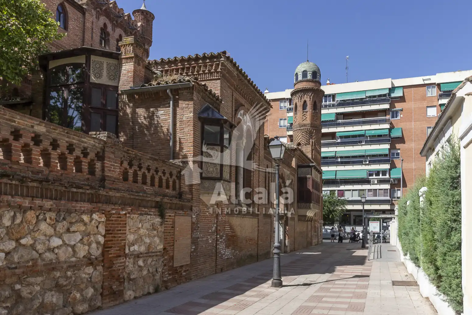 Vista exterior de Pis en venda en Alcalá de Henares amb Aire condicionat, Calefacció i Parquet