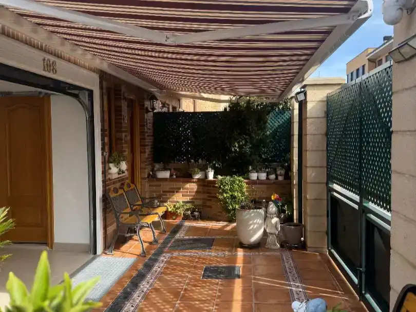 Terrassa de Casa adosada en venda en Miranda de Ebro amb Jardí privat, Parquet i Traster