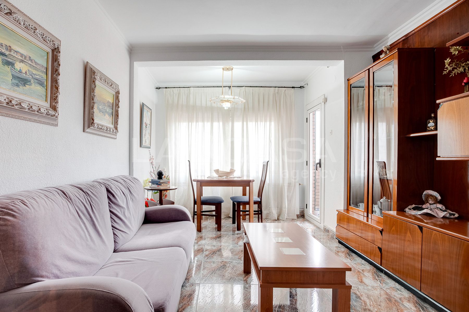 Sala d'estar de Pis en venda en L'Hospitalet de Llobregat amb Balcó