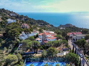 Casa amb piscina en venda a Carrer la Selva
