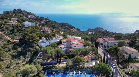 Encantadora propiedad con vistas al mar y a la montaña en Tamariu