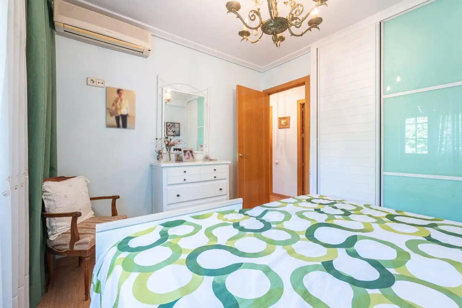 Bedroom of Flat for sale in Madrid  with Air Conditioner, Heating and Private garden