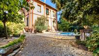 Vista exterior de Casa o xalet en venda en Castellar del Vallès amb Terrassa i Piscina