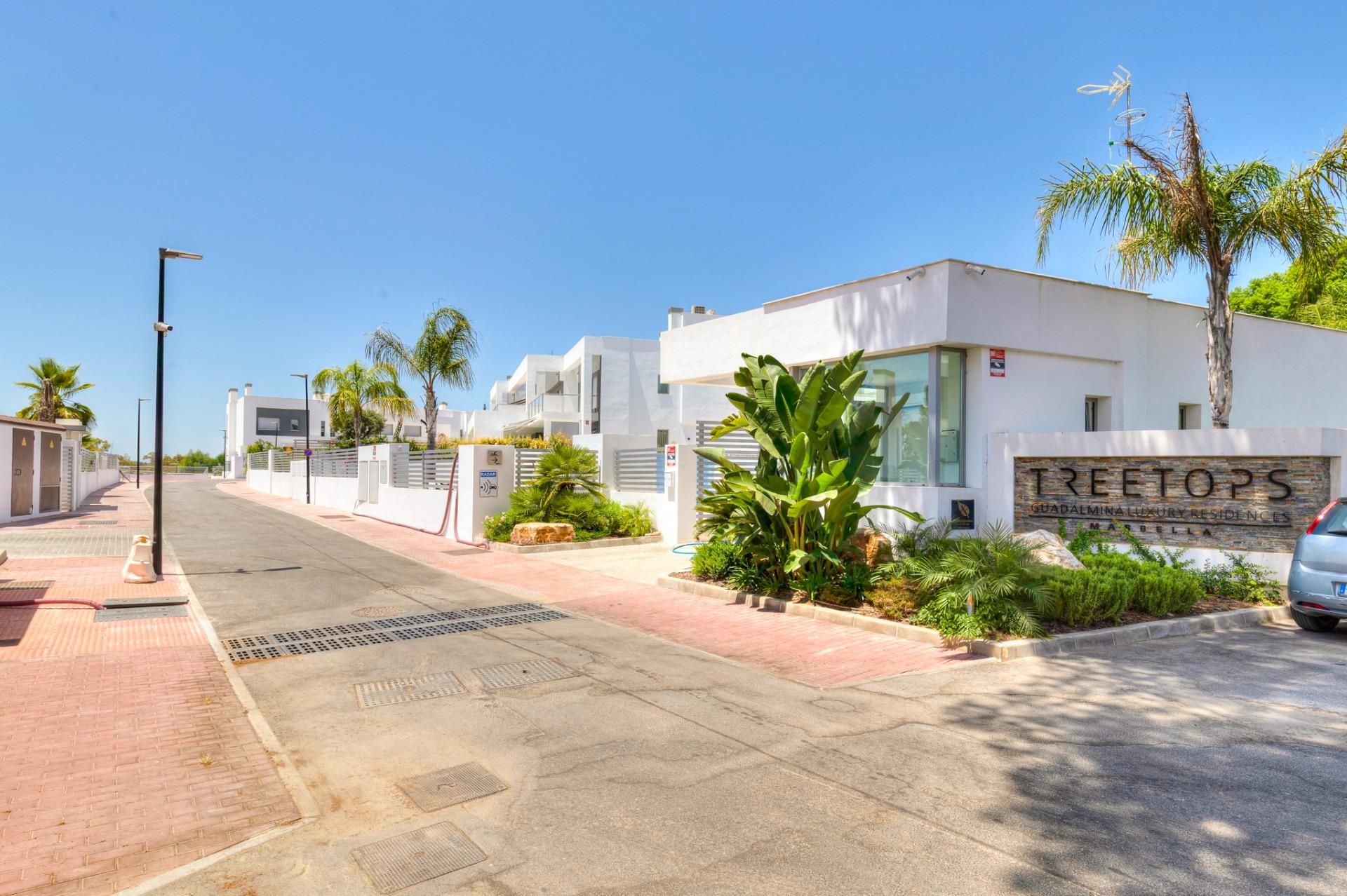Exterior view of Single-family semi-detached for sale in Marbella  with Air Conditioner, Heating and Private garden