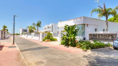 Foto 2 de Casa adosada en venda a Avenida Alta Vista, 20, San Pedro de Alcántara pueblo, Málaga