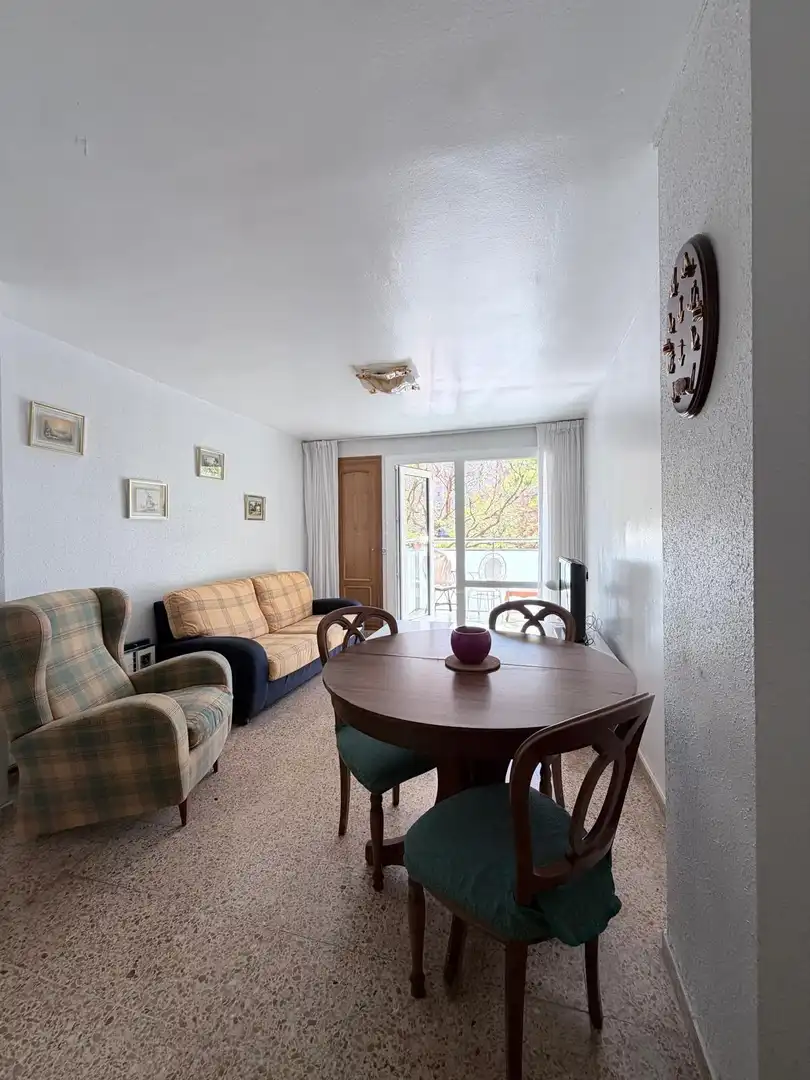 Sala de estar de Piso en venta en L'Hospitalet de Llobregat con Calefacción y Balcón
