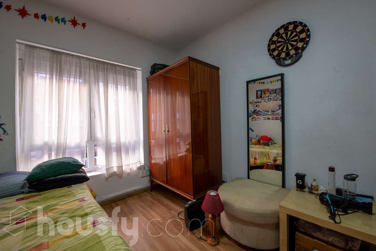 Habitación de Piso en venta en Oviedo  con Calefacción, Parquet y Amueblado